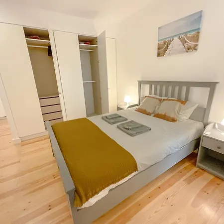 Lisbon Charming Santos Apartment With Patio Appartement *