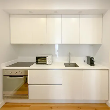 Lisbon Charming Santos Apartment With Patio
