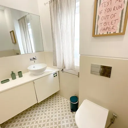 Lisbon Charming Santos Apartment With Patio