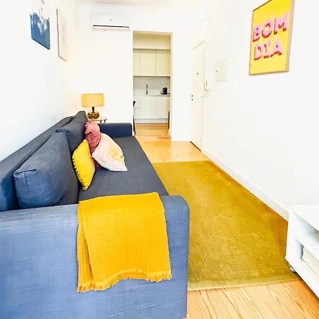 Lisbon Charming Santos Apartment With Patio