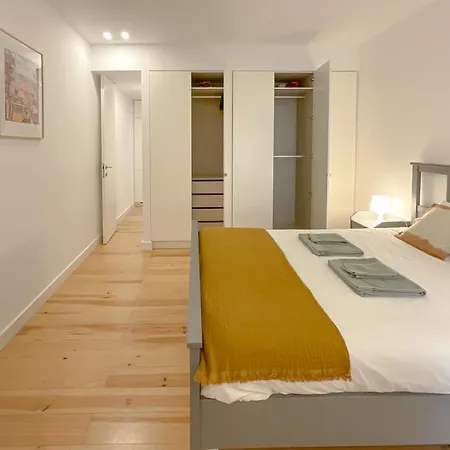 Lisbon Charming Santos Apartment With Patio Appartement Lissabon