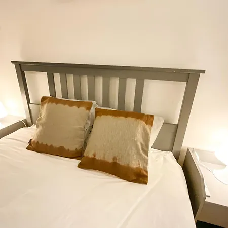 Апартаменты Lisbon Charming Santos Apartment With Patio *