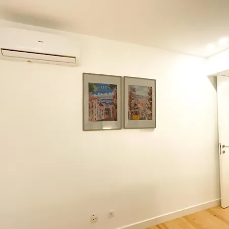 Lisbon Charming Santos Apartment With Patio * Lissabon