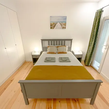 Апартаменты Lisbon Charming Santos Apartment With Patio
