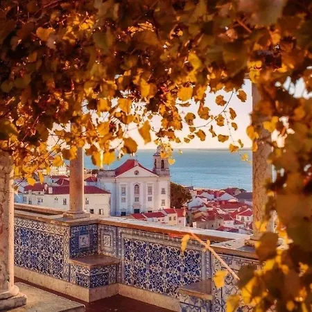 Lisbon Charming Santos Apartment With Patio * Лиссабон